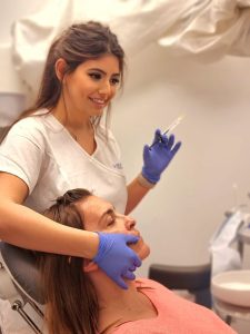 חומצה היאלורונית לפנים ולשפתיים חומצה היאלורונית לפנים ולשפתיים